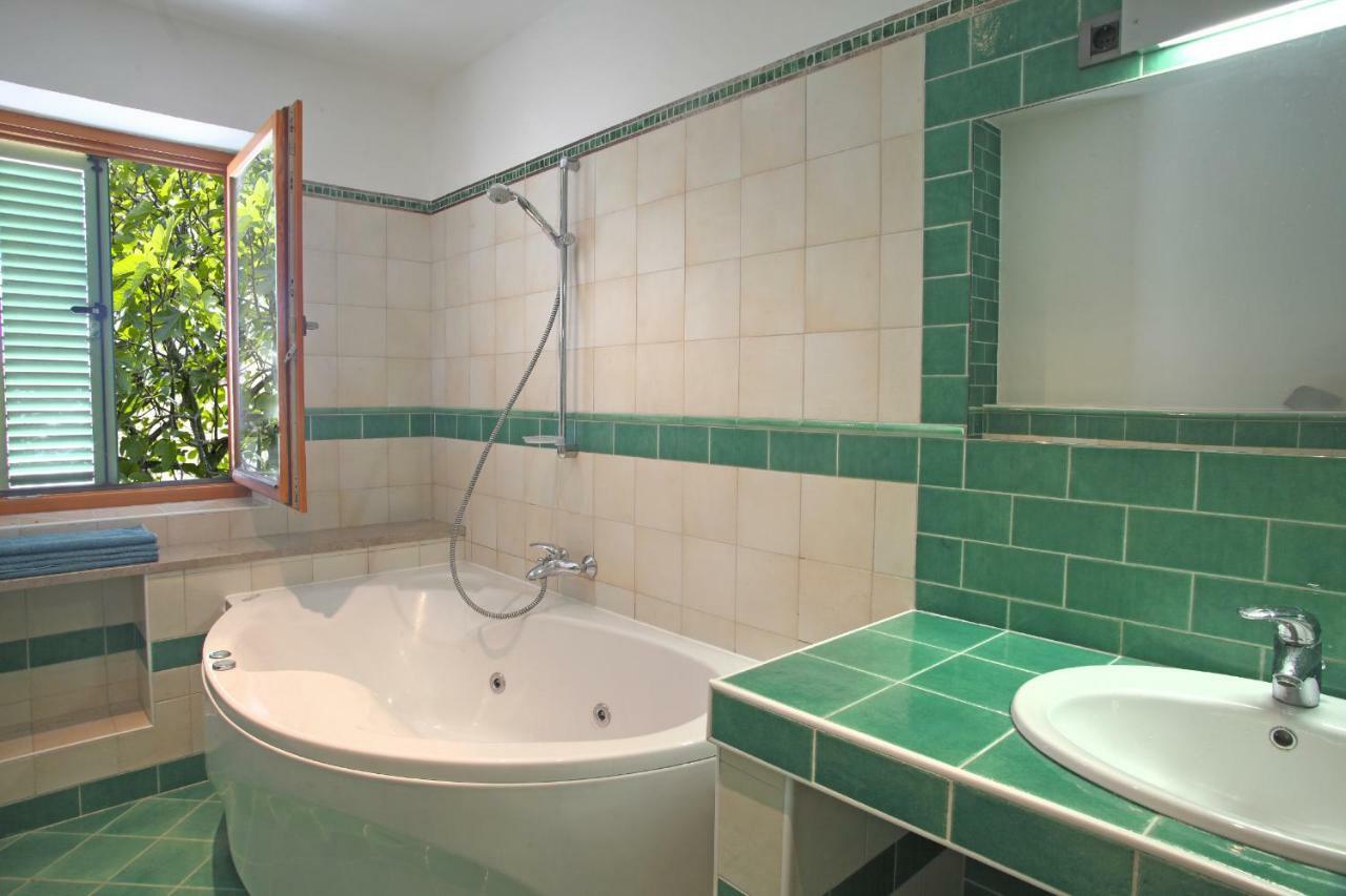 Spacious Villa In Parecag With A Swimming Pool Sečovlje Buitenkant foto
